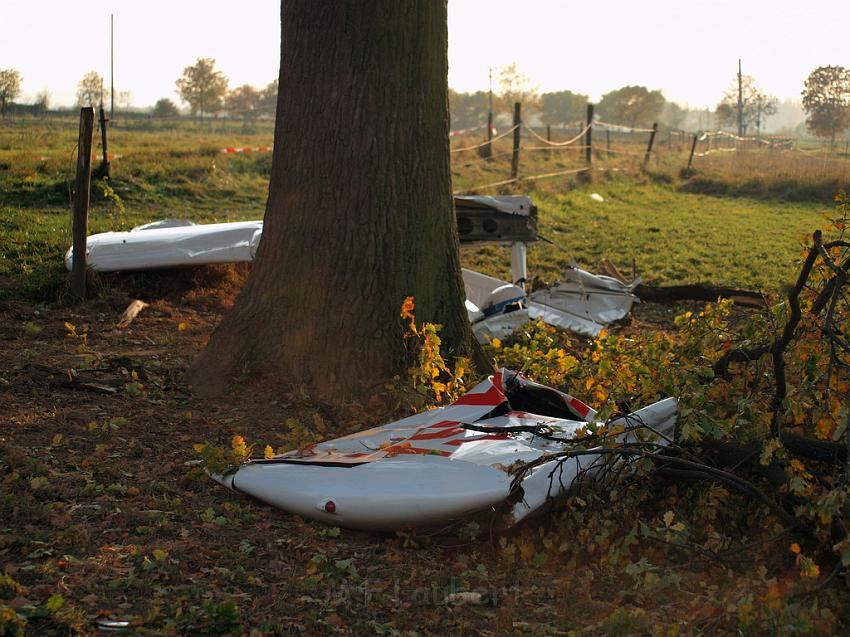 Kleinflugzeug abgestuerzt Sankt Augustin Meindorf P236.JPG